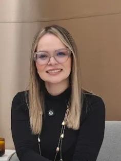 Tania Rincón — Directora de Marca de Amedik. MBA, comunicadora social, estratega de marcas médicas.